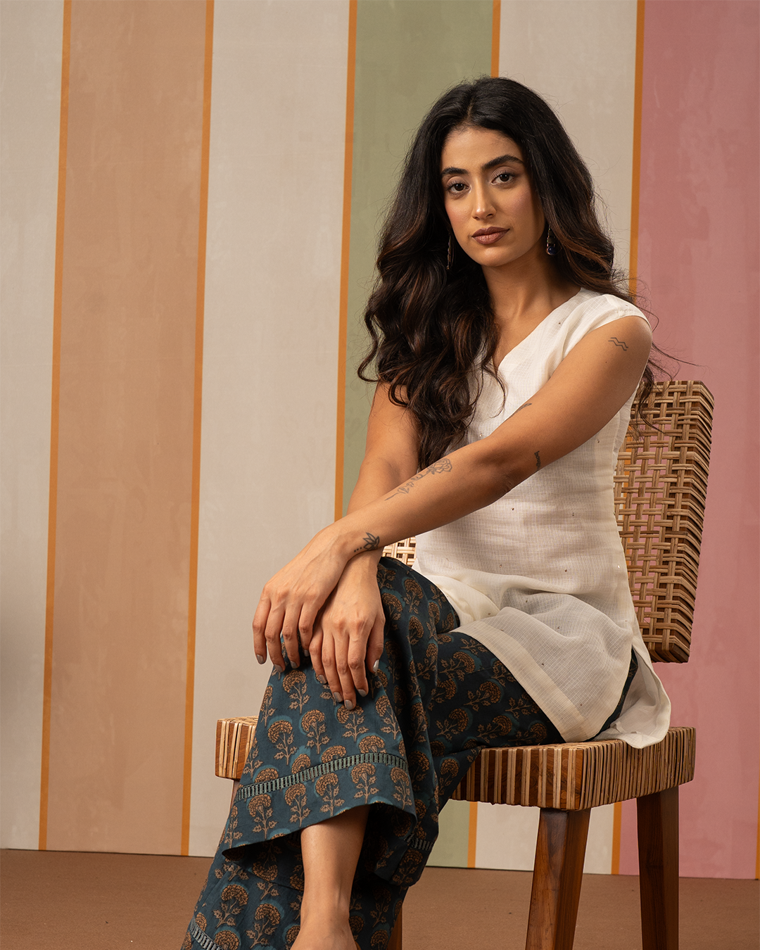 White Mukaish Doria Sleeveless Short Kurti